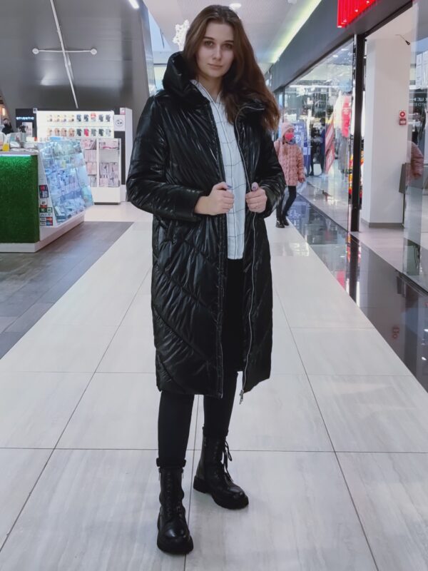 Пальто женское утепленное с капюшоном черное
